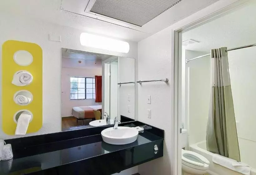 Motel 6thousand Oaks, Ca