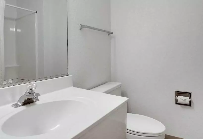 모텔 Baymont Inn & Suites Shawnee