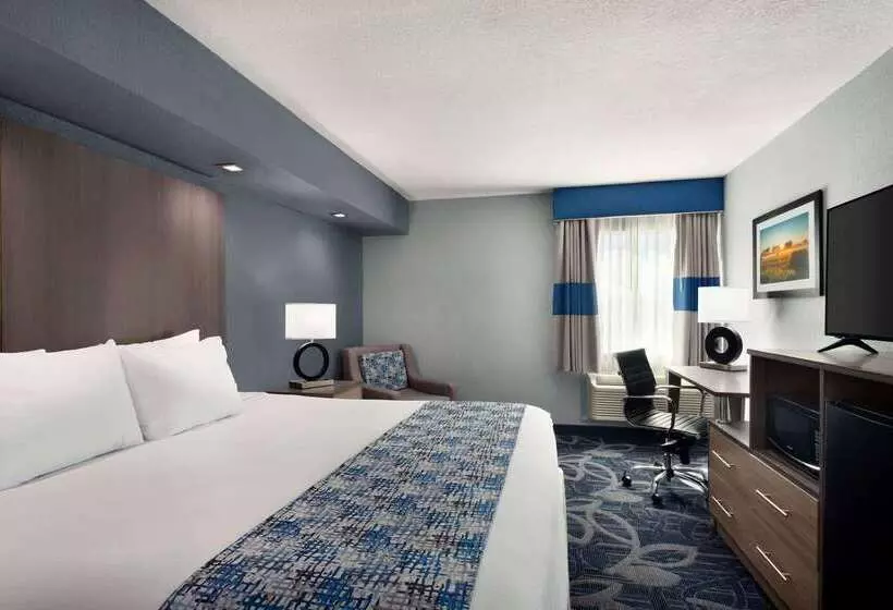 모텔 Baymont Inn & Suites Shawnee