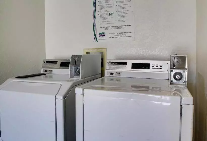 모텔 Baymont Inn & Suites Shawnee