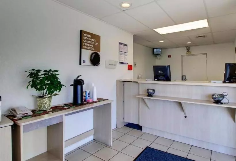 모텔 Baymont Inn & Suites Shawnee