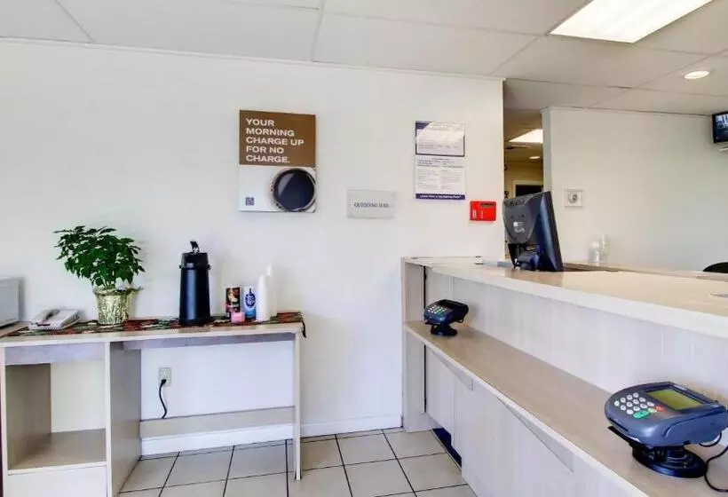 모텔 Baymont Inn & Suites Shawnee