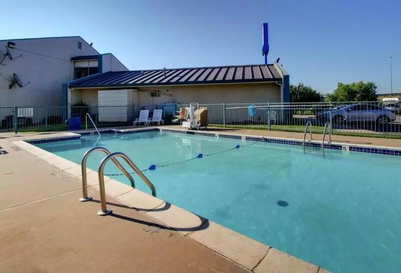 모텔 Baymont Inn & Suites Shawnee
