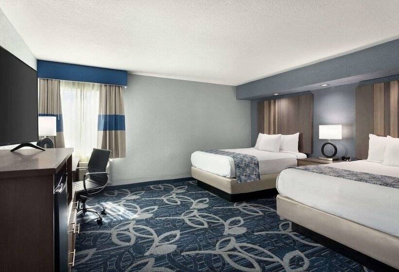 Motelli Baymont Inn & Suites Shawnee