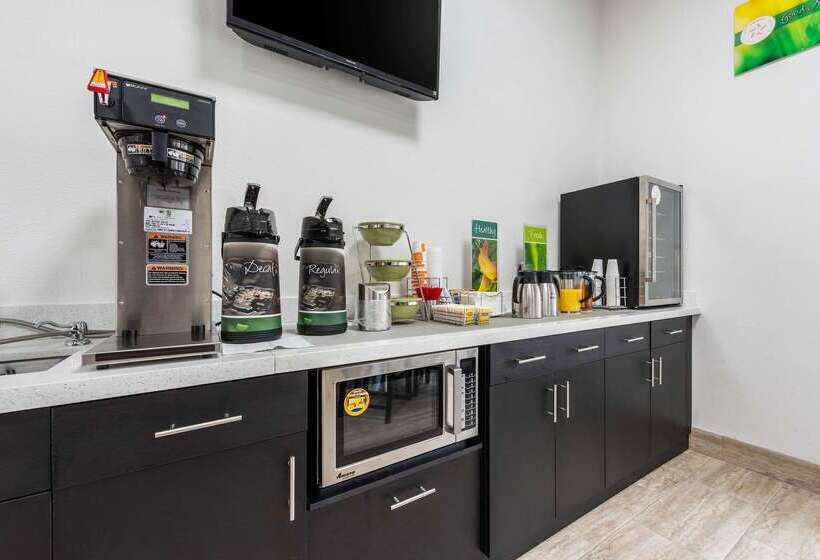 فندق على الطريق Quality Inn