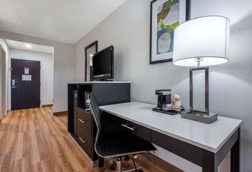 فندق على الطريق Quality Inn