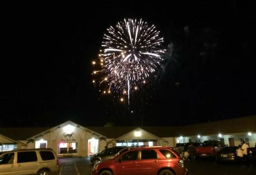 Pacer Inn & Suites Motel