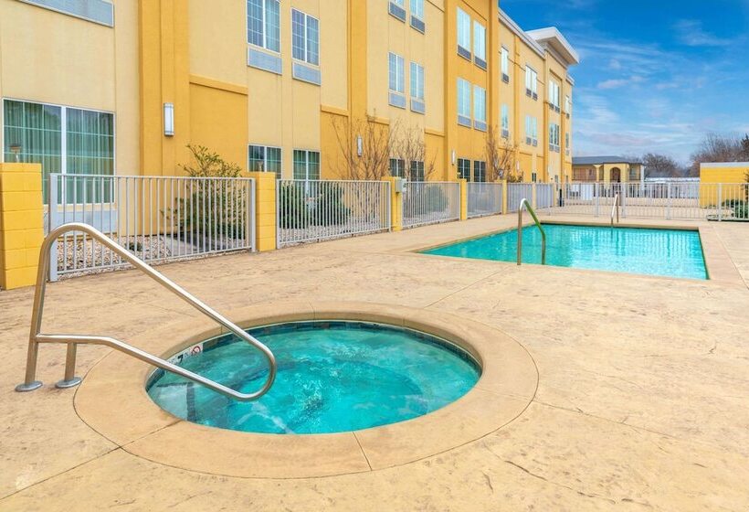 Отель La Quinta By Wyndham Muskogee