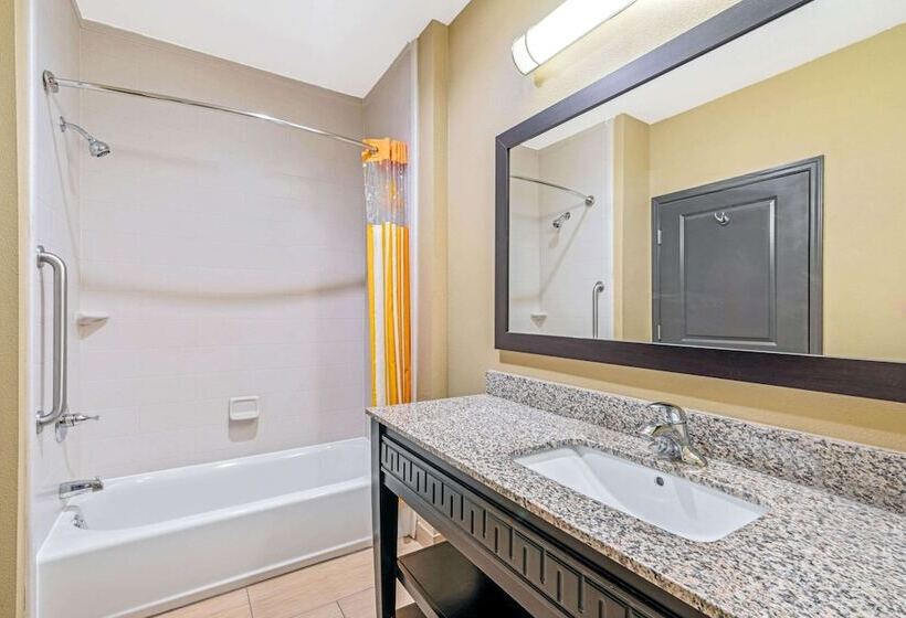 Отель La Quinta By Wyndham Muskogee