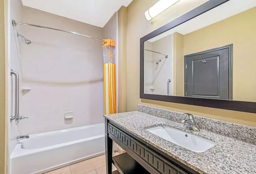 Отель La Quinta By Wyndham Muskogee