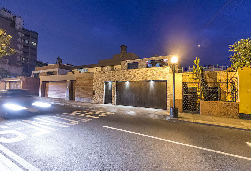 فندق Llama Brothers