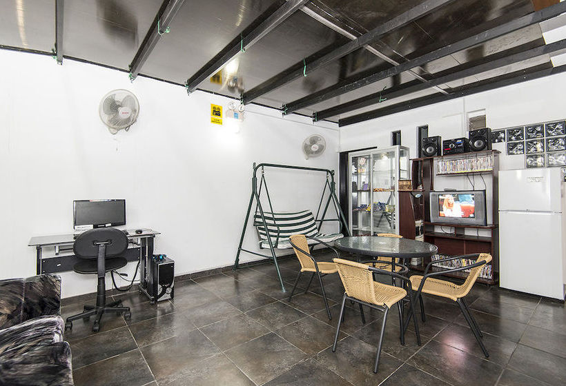 فندق Llama Brothers