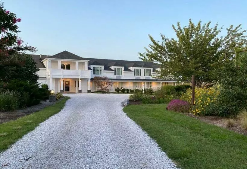 Отель The Tilghman Island Inn