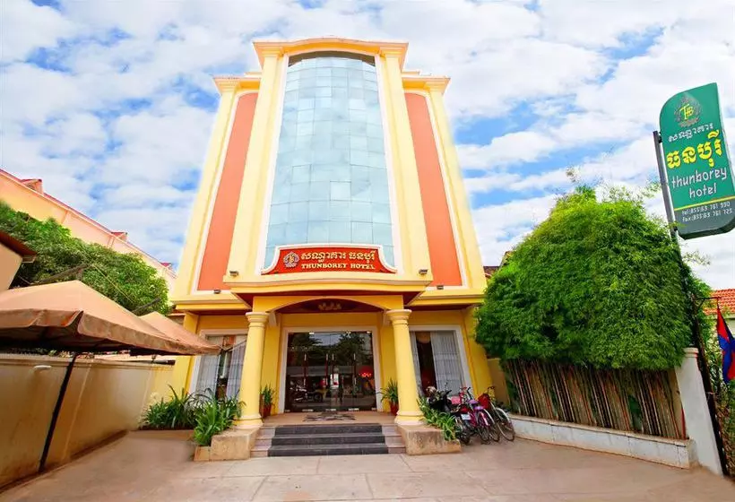 酒店 Thunborey
