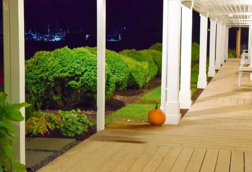 Отель The Tilghman Island Inn