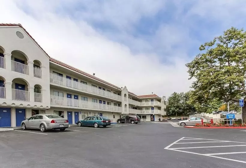 Motel 6watsonville, Ca  Monterey Area