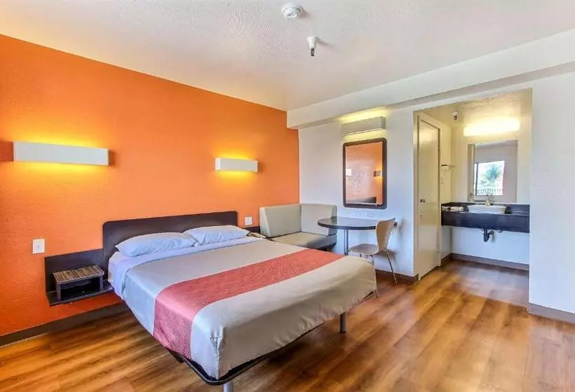 Motel 6watsonville, Ca  Monterey Area