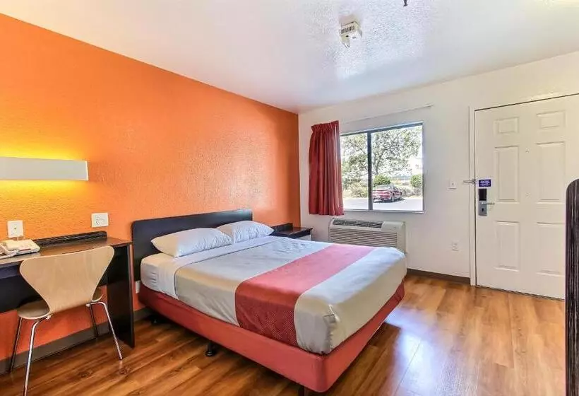 Motel 6watsonville, Ca  Monterey Area