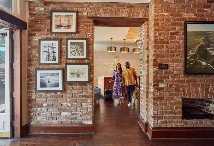 The Cotton Sail Hotel, Tapestry Collection By Hilton