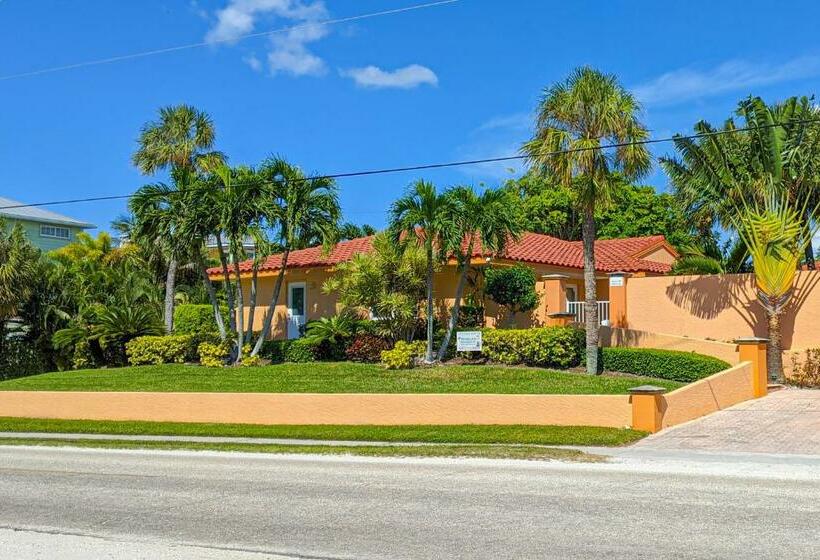 Hotelli Beach Villa 1b