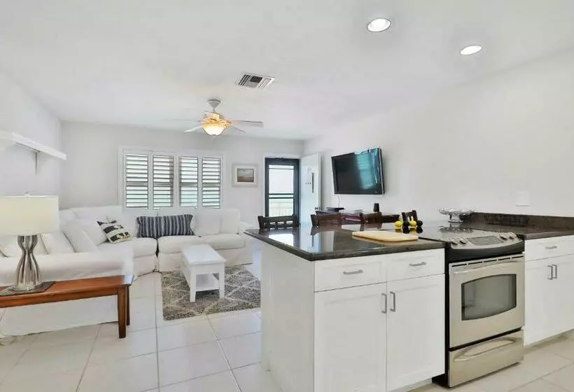 ホテル 2 Bed 2 Bath Apartment In Tampa Bay