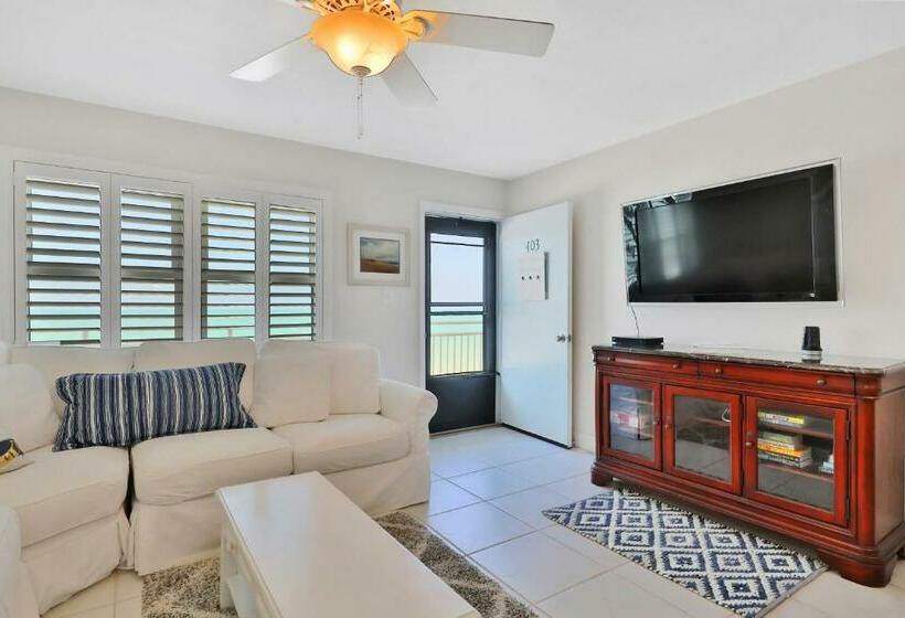 ホテル 2 Bed 2 Bath Apartment In Tampa Bay