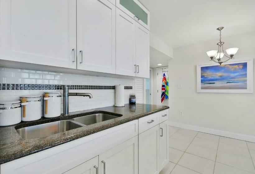 ホテル 2 Bed 2 Bath Apartment In Tampa Bay