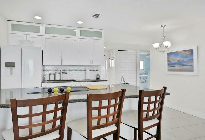 ホテル 2 Bed 2 Bath Apartment In Tampa Bay