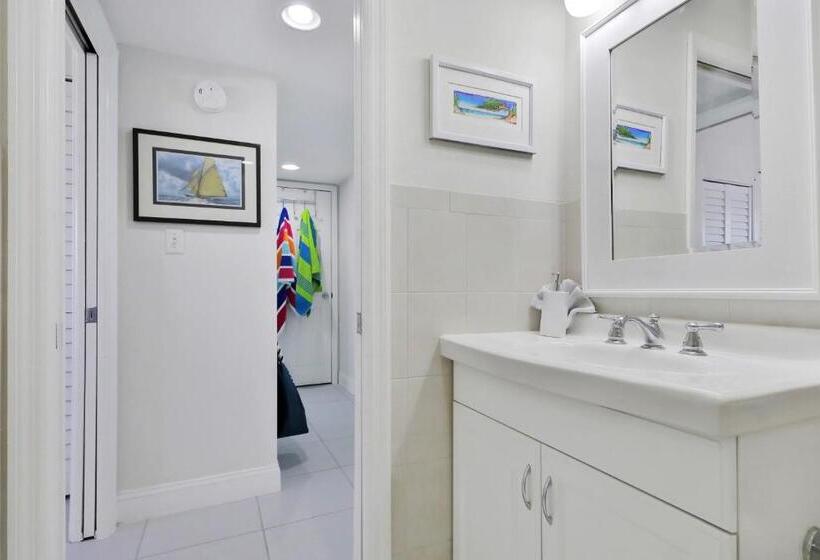 ホテル 2 Bed 2 Bath Apartment In Tampa Bay