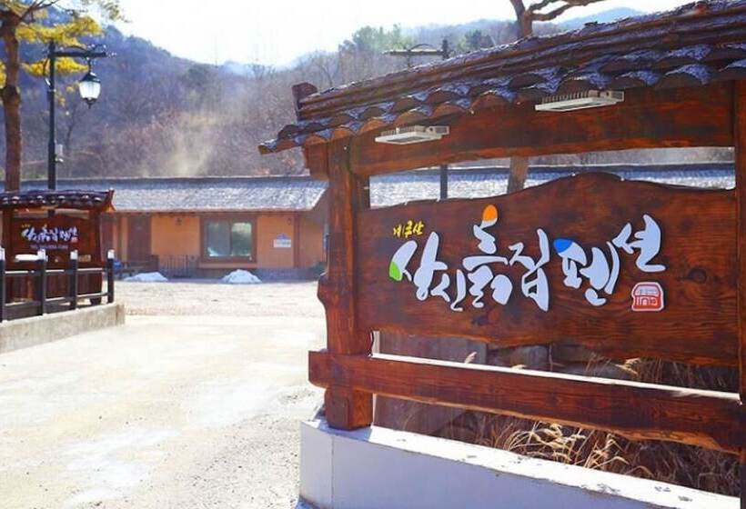 هتل Gongju Sangsin Heuljip Pension