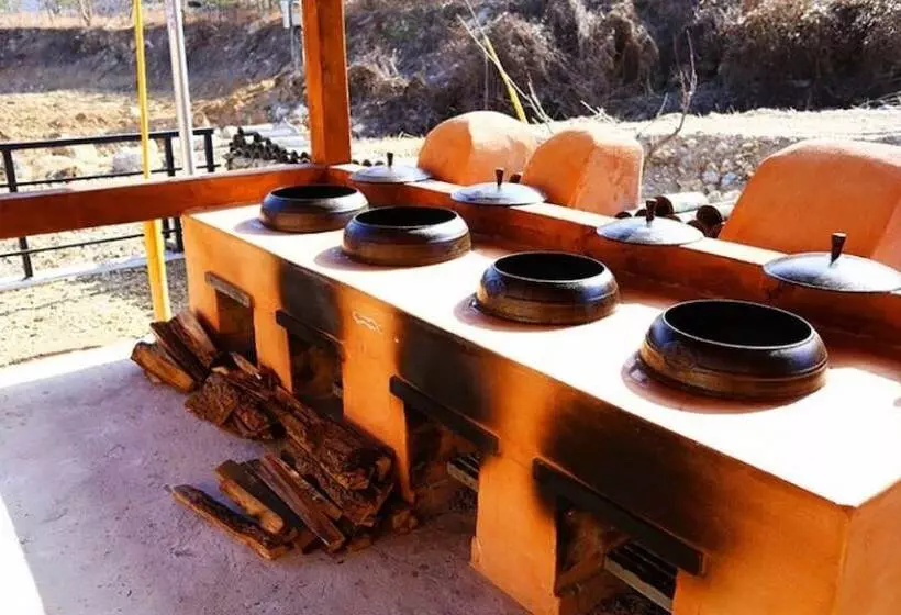 Hotelli Gongju Sangsin Heuljip Pension