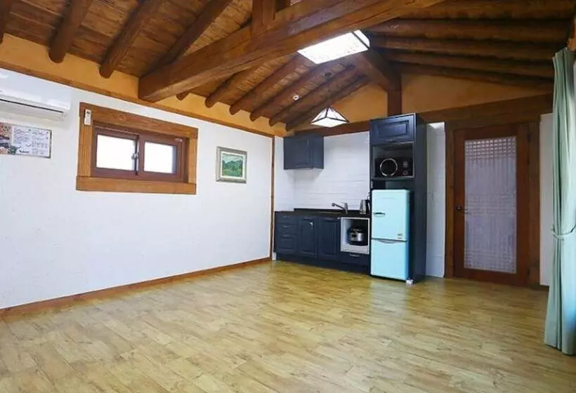 Hotelli Gongju Sangsin Heuljip Pension