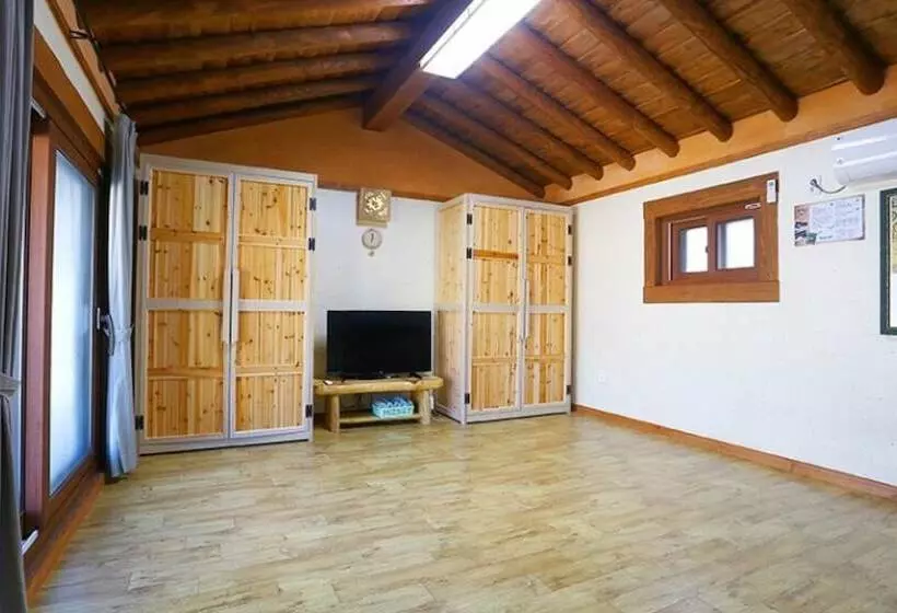 Hotelli Gongju Sangsin Heuljip Pension