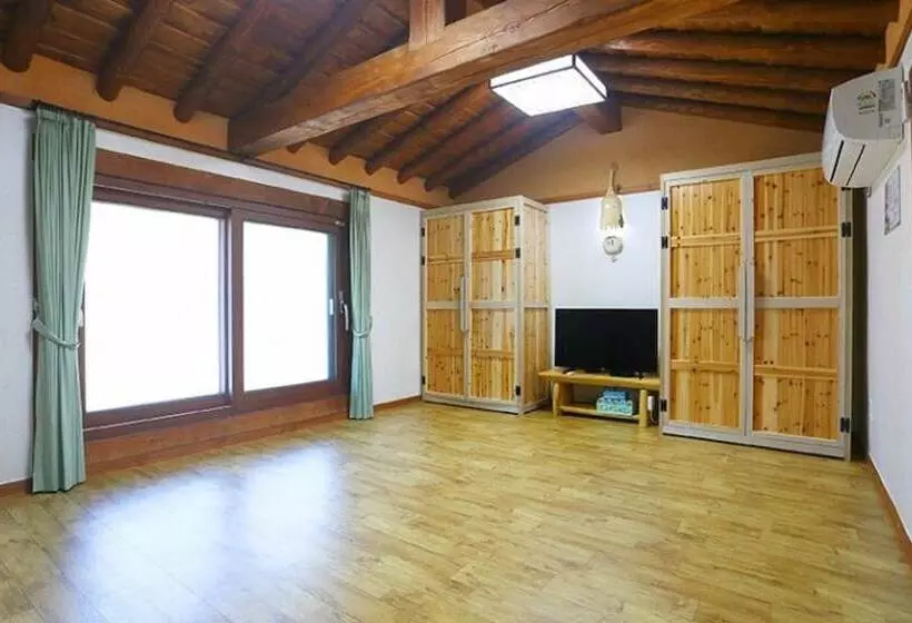 Hotelli Gongju Sangsin Heuljip Pension