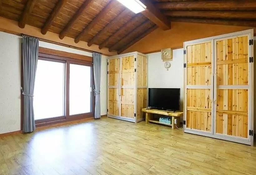 Hotelli Gongju Sangsin Heuljip Pension