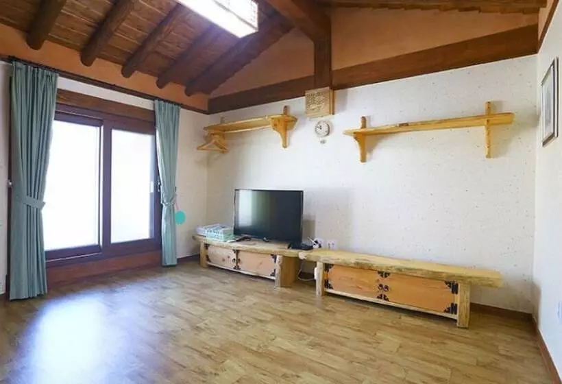 Hotelli Gongju Sangsin Heuljip Pension