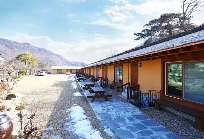 Hotelli Gongju Sangsin Heuljip Pension