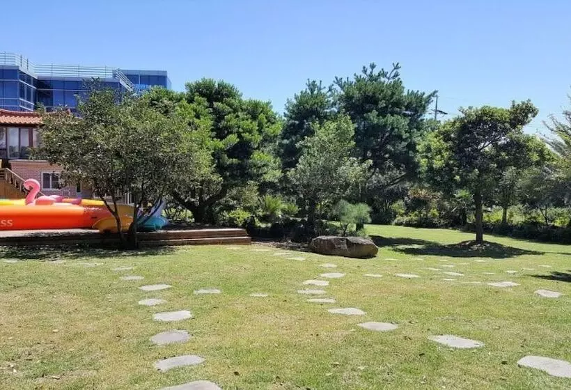 ホテル Seogwipo Wemegoong Pension