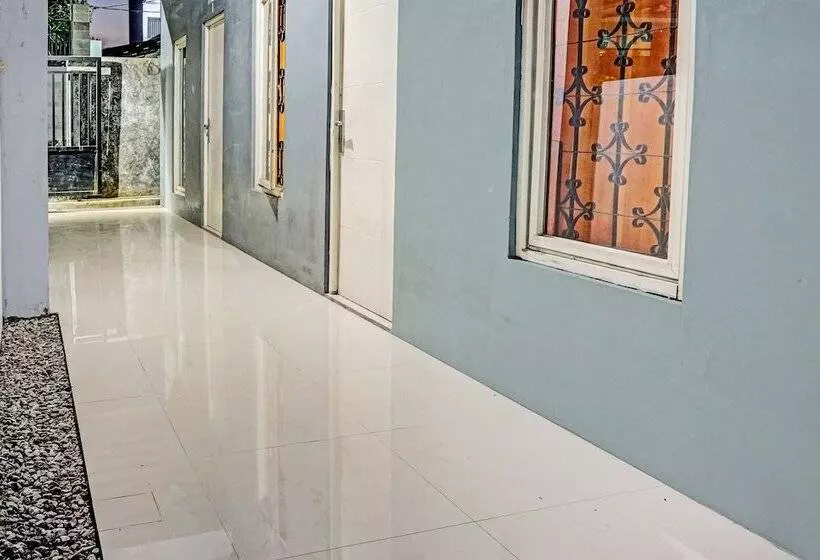 Hotelli Alif House Syariah Redpartner Near Taman Dayu Pandaan