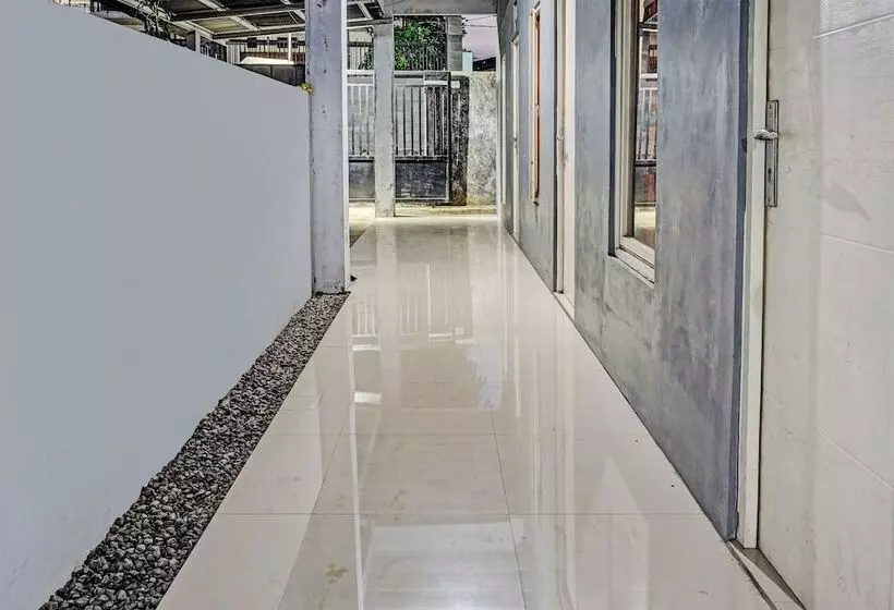 Hotelli Alif House Syariah Redpartner Near Taman Dayu Pandaan