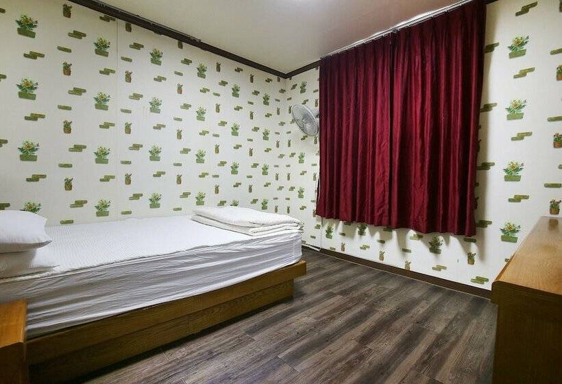 Nonsan Hwangje Motel
