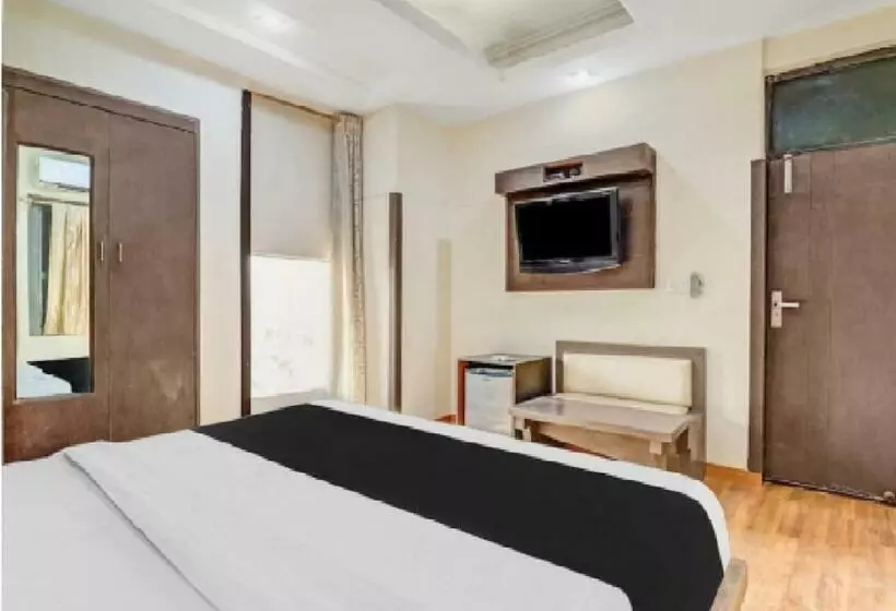 Om Sai Nath Hotel & Restaurant By Wb Inn