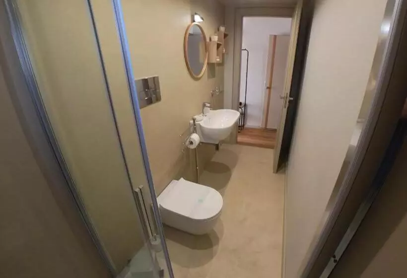 پانسیون Atenea Palace Rooms