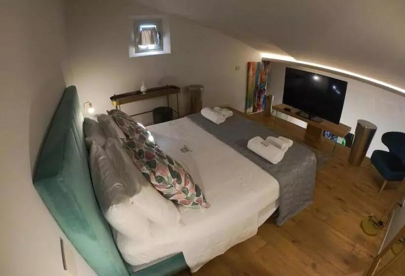 پانسیون Atenea Palace Rooms