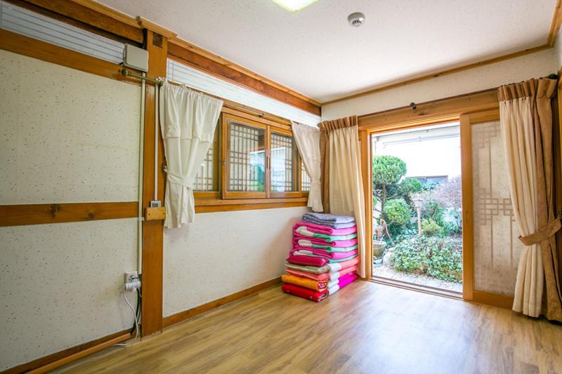 פנסיון Ddlanchae Hanok Stay   Main House