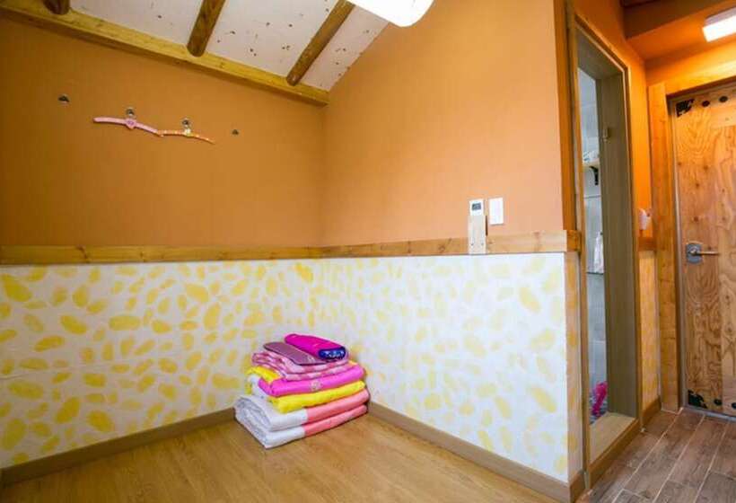 פנסיון Ddlanchae Hanok Stay   Main House