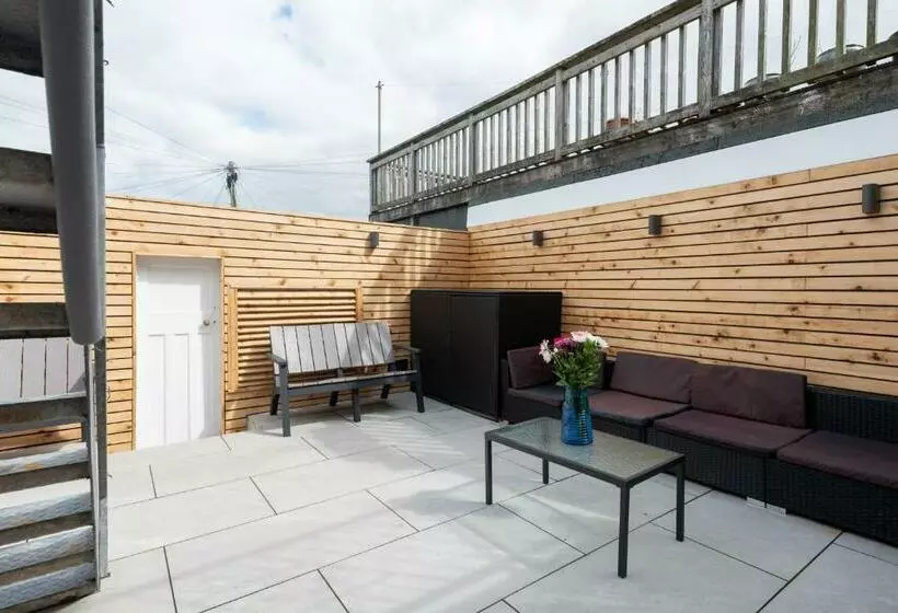 ペンション Morlanow Private Entrance, Courtyard, Sea Views