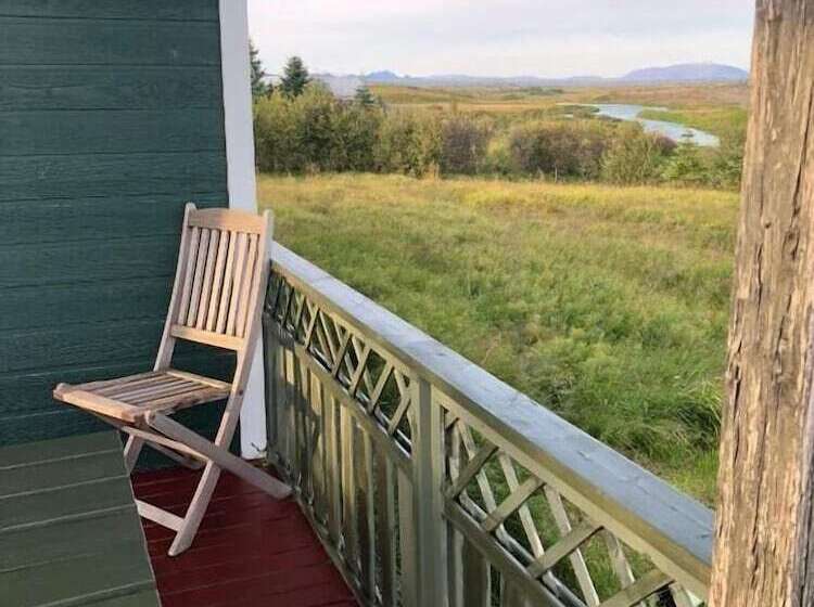 هتل Eyjasól Cottages