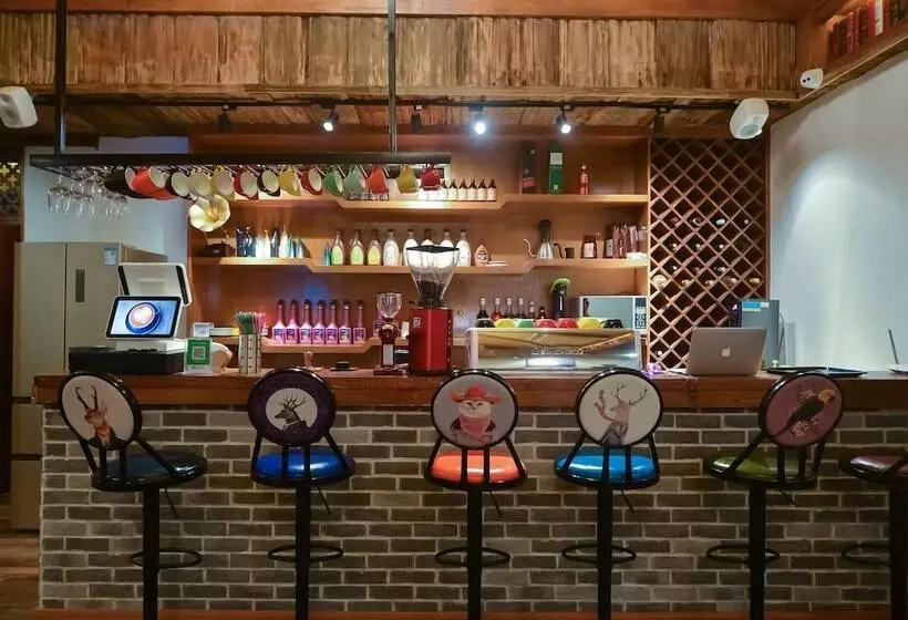 Hotelli Lijiang Cibei Guesthouse