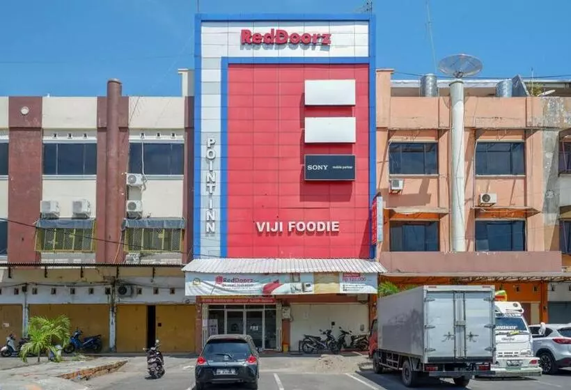ホテル Reddoorz Plus @ Losari Makassar